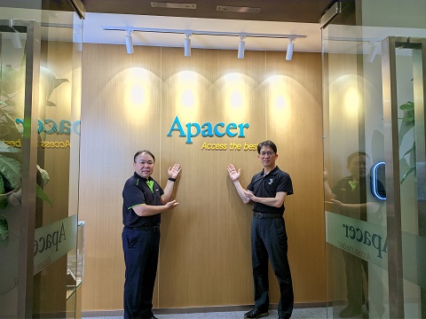 AMC_New_office_4.jpg (99 KB)